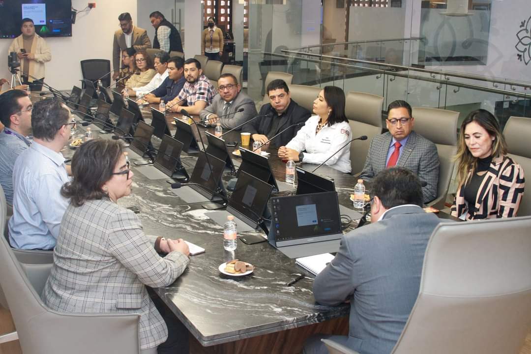 SESESP_Tlaxcala's tweet photo. ✍️🏻✅️ Firmamos un #convenio entre el @SESESP_Tlaxcala y la Universidad Nacional Policial #UNIPOL, con el compromiso de #profesionalizar a nuestro equipo de trabajo a un nivel superior, abriéndoles las puertas a #licenciaturas, #especialidades, #maestrías y #doctorados.👩🏻🏫👨🏻🏫 https://t.co/U0wZDrJG9B