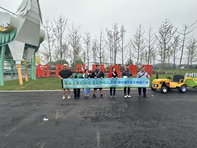 HRegionen's tweet photo. #TaiyuanInDenAugenInternationalerBlogger
#ReisfeldparkTaiyuan
Die dritte Staffel der Veranstaltung „Taiyuan in den Augen internationaler Blogger“ – die internationalen Kommunikationsaktivitäten unter dem Leitgedanken „Schönes Taiyuan – eine lebenswerte, wirtschaftsfreundliche und touristenfreundliche Stadt“ – führte die Teilnehmenden in den Taiyuan-Reisfeldpark. Der Reisfeldpark Taiyuan dient als Modellprojekt für die ländliche Erneuerung in der neuen Ära und bietet eine immersive Erfahrung der Reisanbaukultur im traditionellen Jin-Stil. Im Rahmen der Veranstaltung nahmen die Blogger begeistert an Aktivitäten zu den Volksbräuchen teil. Diese Initiative leistet einen starken Beitrag zum Ausbau der kulturellen und touristischen Stadtentwicklung Taiyuans. Zukünftig wird Taiyuan weiterhin seine internationale Präsenz verstärken und die einzigartigen ökologischen und kulturellen