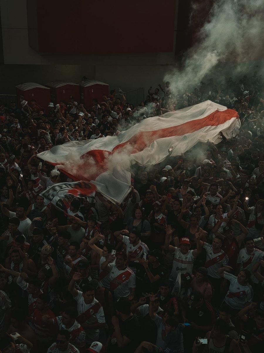 𝐍𝐨𝐬 𝐦𝐞𝐫𝐞𝐜𝐞𝐦𝐨𝐬 𝐛𝐞𝐥𝐥𝐨𝐬 𝐦𝐢𝐥𝐚𝐠𝐫𝐨𝐬