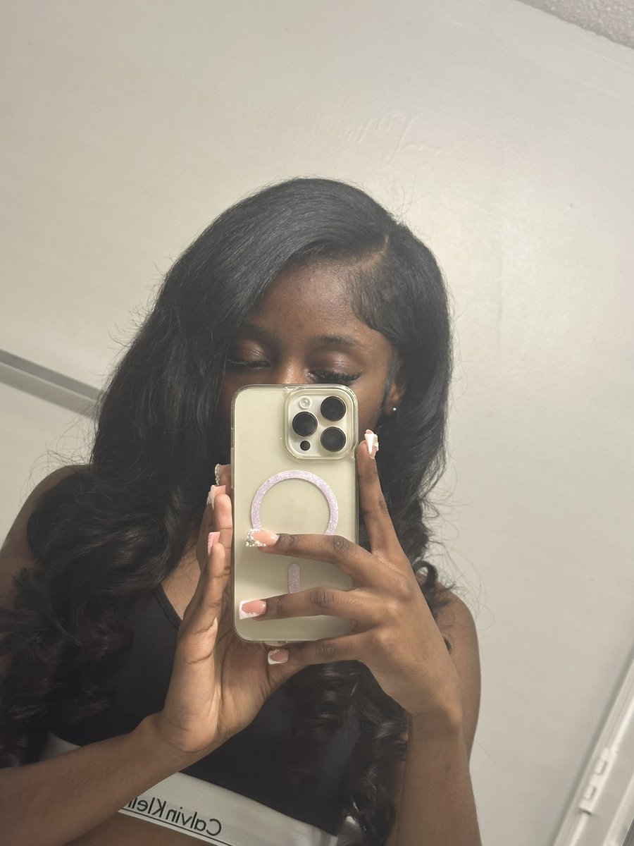 notlashelle🎀 tweet media