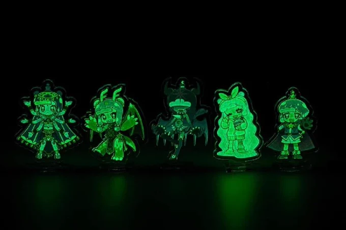 3巻特装版には、1巻特装版で大好評だったアクリルぷにるランド第2弾が!原作の人気変身ぷにる&きらら先輩・南波くんもアクスタ化!さらに付属の蓄光シールを貼れば…【】ぷにるはかわいいスライム #ぷにかわ 