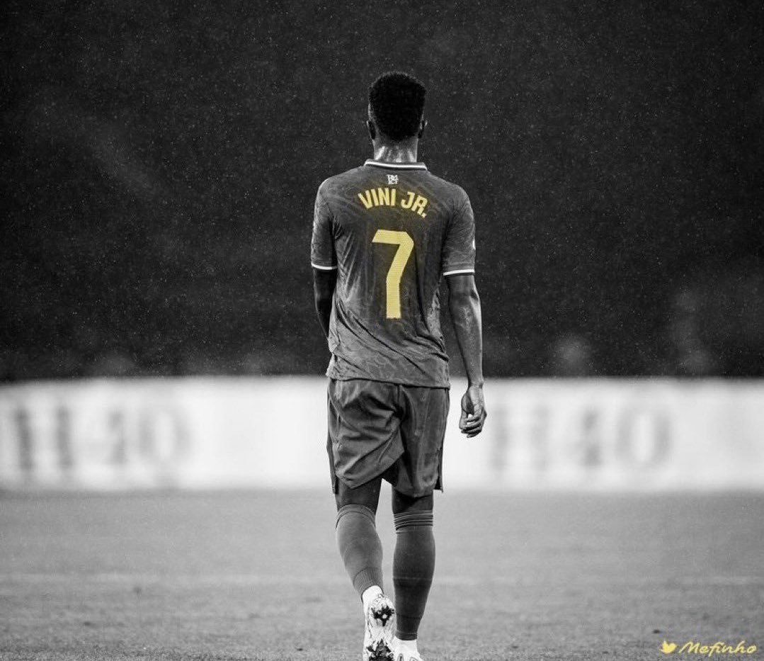portalbrasilfut's tweet photo. 🚨 @elchiringuitotv: 🇸🇻 O jornalista de El Salvador que votou no Ballon d'Or deixou Vinícius de fora do TOP 10 em sua lista.

❌ Ele colocou Çalhanoglu e Ruben Dias na lista e Vinícius não.

Olha o nível dos merdas que votam nisso. https://t.co/0LPPcv5HnT