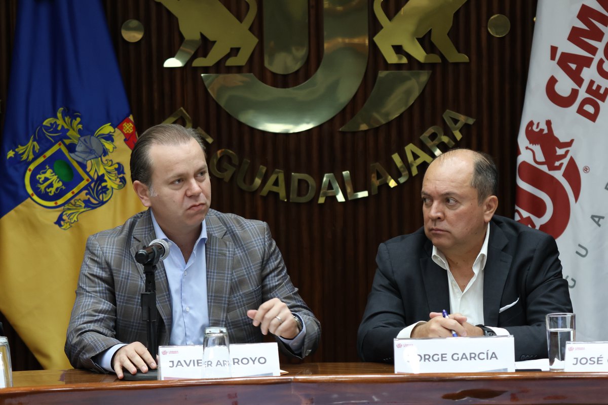 CamaradeCom_GDL's tweet photo. Recibimos en Cámara la 2ª sesión del Comité de Giros Comerciales del Consejo Estatal de Mejora Regulatoria. Analizamos los resultados de la 2ª edición del Radar Regulatorio, y avanzamos en la homologación de trámites para giros comerciales ante padrón y licencias municipales. https://t.co/nHj4QBQOct