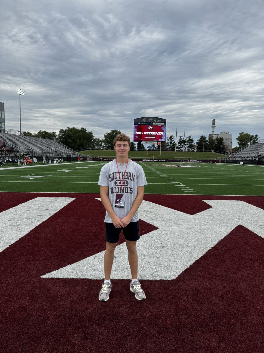 Clayton Lakatos (@lakatos_clayton) on Twitter photo After a great conversation with Coach Hill I am blessed to receive an offer to play football at SIU Carbondale!
<a href="/SIU_Football/">Saluki Football</a>
<a href="/17NickHill/">Nick Hill</a>
<a href="/CoachPron14/">Lee Pronschinske</a>
<a href="/TigerFootball_/">EdwardsvilleFootball</a> After a great conversation with Coach Hill I am blessed to receive an offer to play football at SIU Carbondale!
<a href="/SIU_Football/">Saluki Football</a>
<a href="/17NickHill/">Nick Hill</a>
<a href="/CoachPron14/">Lee Pronschinske</a>
<a href="/TigerFootball_/">EdwardsvilleFootball</a>