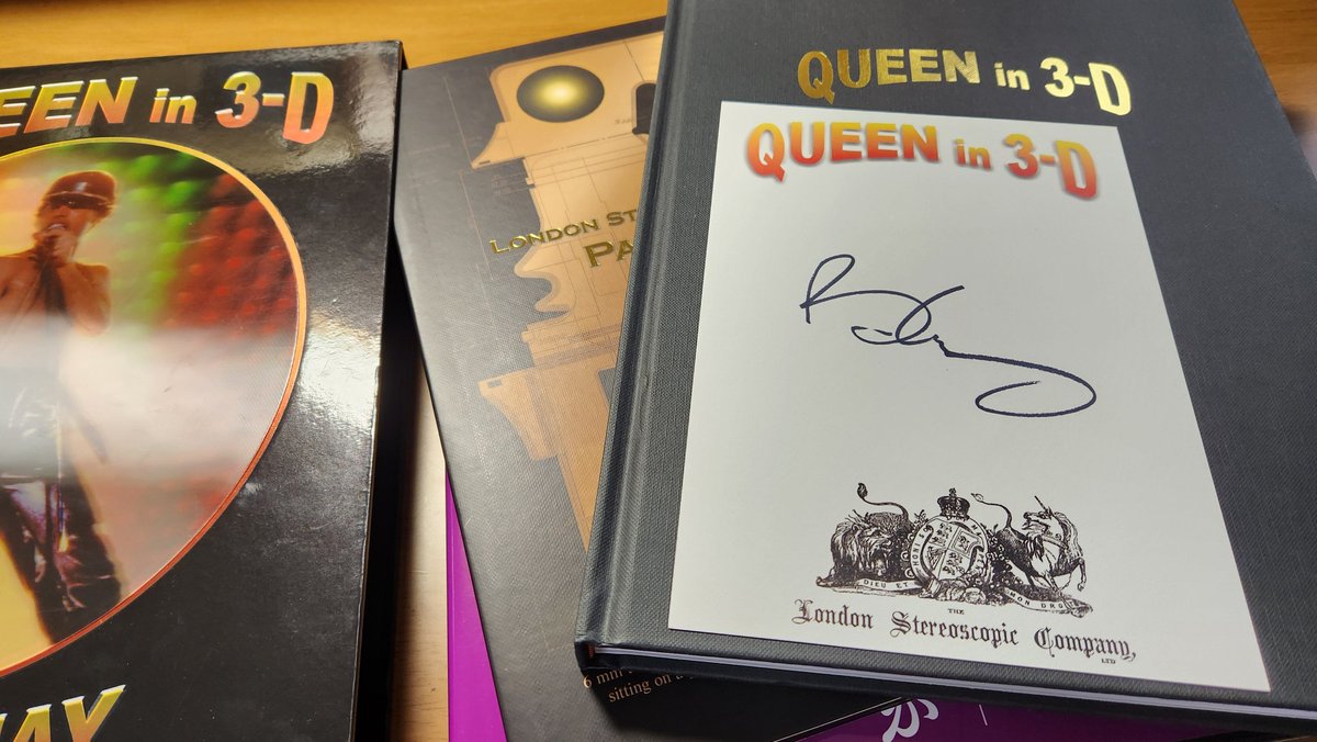 ciccy11271's tweet photo. ブライアンって
ほんとマメで
一生懸命だよね~
どんだけサインしたんだろ⋯
#QUEENin3D
#BrianMay https://t.co/UNhifGgRM9