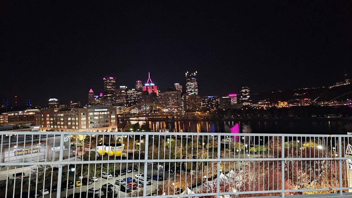 TIKTQKTERRY's tweet photo. #PittsburghSteelers #Pittsburgh #steelcity #yinzer #dahntahn https://t.co/5da7YN8bvc