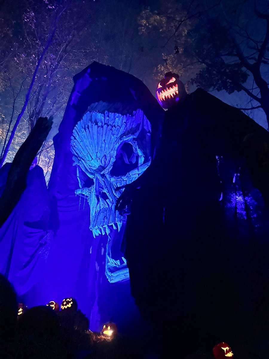 alissaTweets's tweet photo. Haunted Overload in NH
πππ»
#Halloween #2spooky https://t.co/hhYBlQhucU