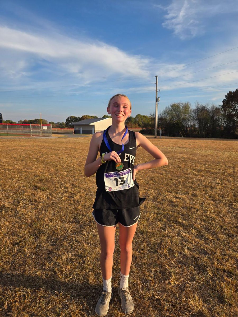 Congratulations to Adelyn Asbury for winning the SWCL Conference MS Girls race! 🥇
