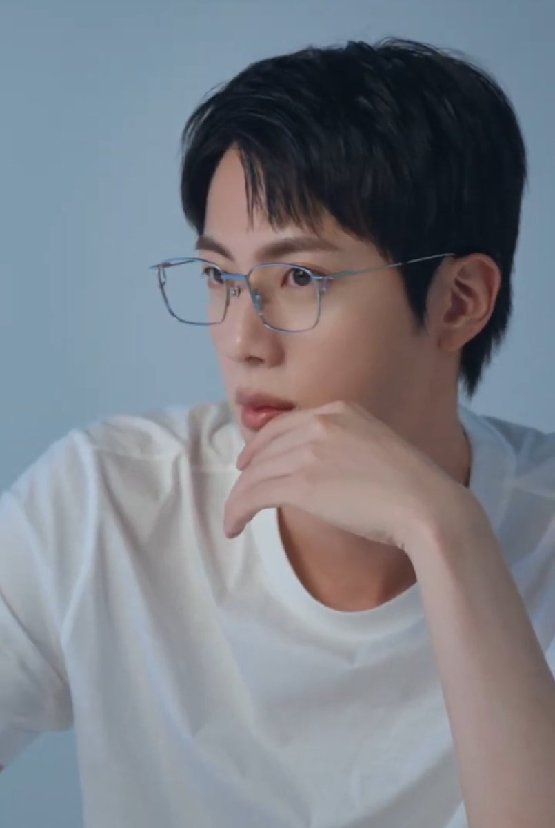 hourjinnie's tweet photo. SEOKJIN IN GLASSES 🫠🫠🫠🫠🫠 https://t.co/4lkMA9yPSQ