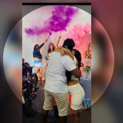 Foto de perfil perfeita com o amor da minha vida e descobrindo que vamos ter uma princesinha linda 👧🏻😍🤩🩷 <a href="/GiioRochaa/">Gi 🤍</a>