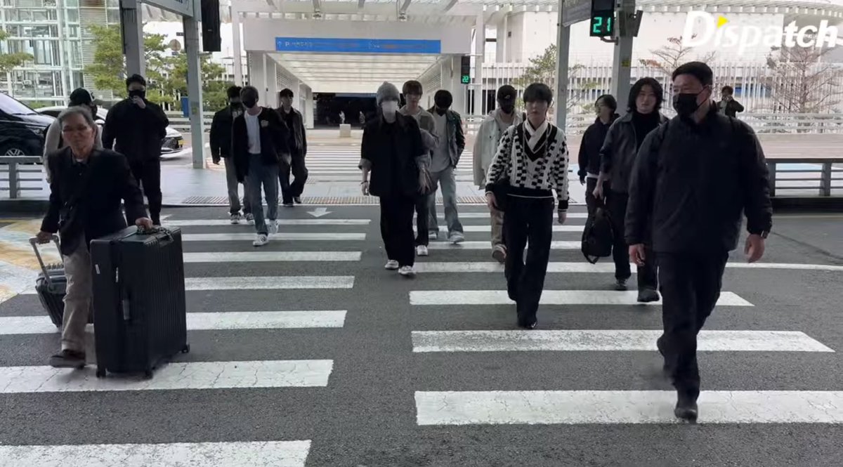 Ijncult's tweet photo. who else cried when counting and there are 7 heads https://t.co/9wuo562w5s