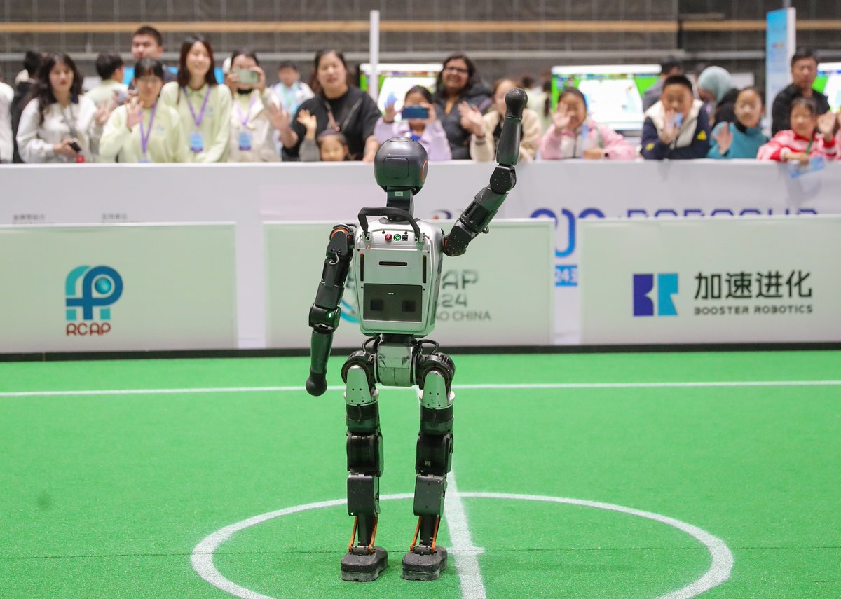 sdchinajp's tweet image. 10月26日、#2024年アジア太平洋ロボットワールドカップ青島国際招待大会 が青島西海岸新区で開催され、中国、シンガポール、日本、オーストラリアなど20余りの国・地域から参加した約200のチームが競い合った。#RCAP