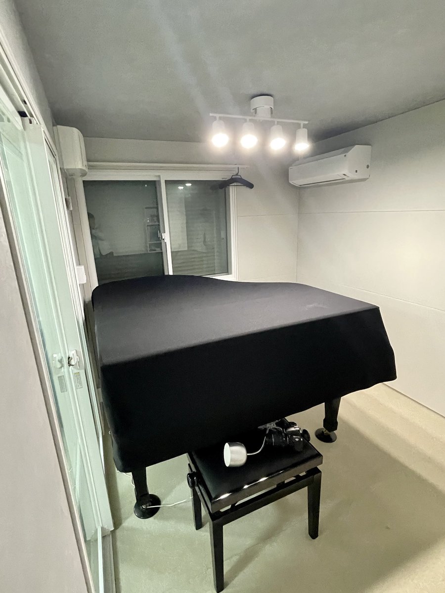 Sowabouon's tweet photo. 【新築戸建ての防音工事】

今回は新築戸建ての防音工事！

リビングから二重のガラス引き戸を経て
グランドピアノ用の防音室に入る
そんなお部屋となりました！

家族の顔も見れるので安心ですね♪

防音室のご相談は創和防音まで！

https://t.co/XFyCSSJ1mk

#防音室 #防音工事 #ピアノ室 #創和防音 https://t.co/6EZCIj0HJN