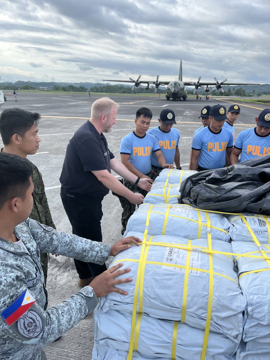 ABSCBNNews's tweet image. LOOK: The United States has provided P84 million ($1.5M) worth of support for victims of #KristinePH. 

This will augment USAID assistance for Bicol and Batangas. 

Shelter-grade tarpaulins and relief kits were also dispatched on Oct 27, from the EDCA site in Fort Magsaysay,…
