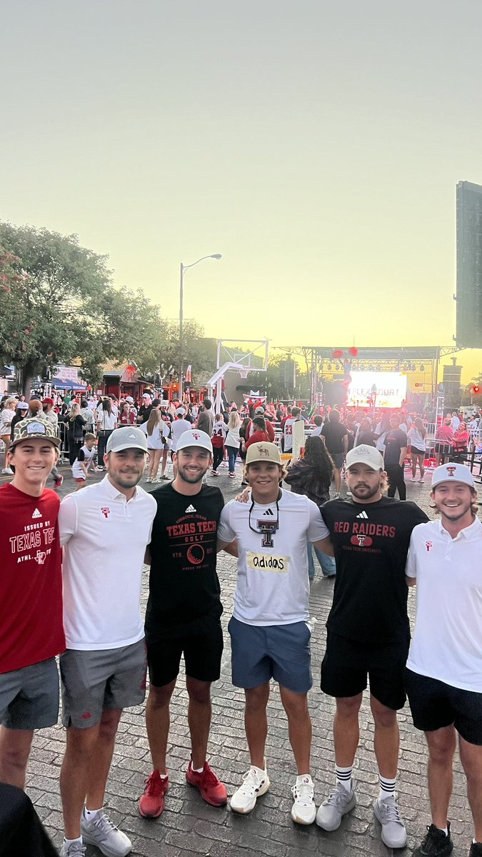 Block party fun with <a href="/TexasTechMBB/">Texas Tech Basketball</a> &amp; <a href="/LadyRaiderWBB/">Lady Raider Basketball</a>! 🏀🏌️‍♂️

#WreckEm | <a href="/TechAthletics/">Texas Tech Red Raiders</a>