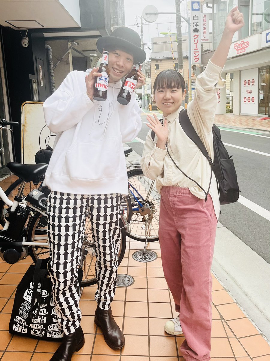 suzukihokuro's tweet photo. ポーランドからミサキチが帰郷✈️おかえり〜
ポーランドのビール🍺くれました！今日はこれを堪能しよう🎵帰ってきてそうそうミーティング　笑
すんません　笑 https://t.co/LSDTBxbRIZ