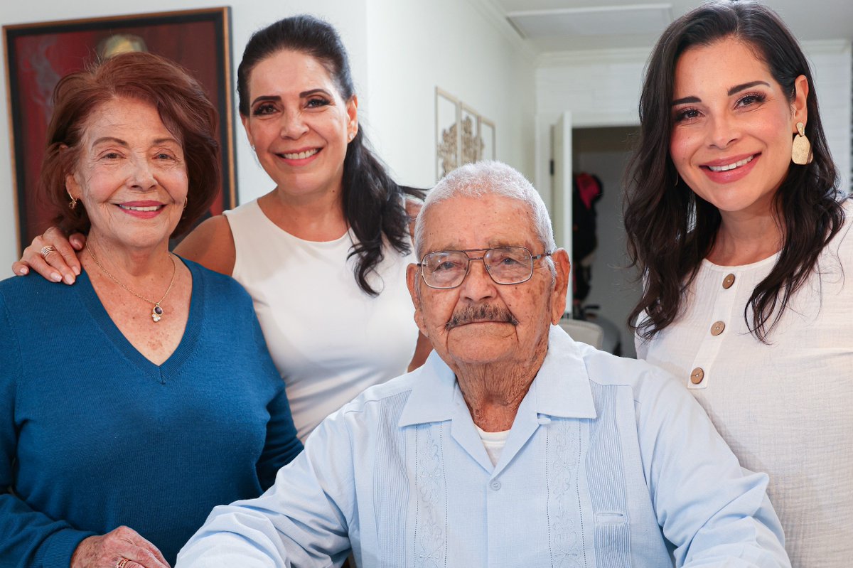 From Sonora to Phoenix, from immigrant kid to law firm owner—today I'm running for City Council to ensure everyone has the same opportunities I had. Together, we can keep Phoenix a city where all dreams can thrive. 🇺🇸
#NationalImmigrantsDay #Phoenix