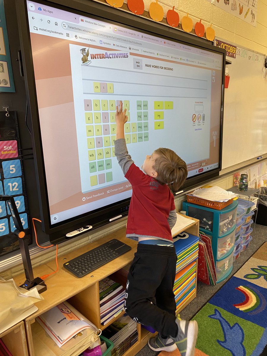 MrsDonovan5's tweet photo. We really enjoy using our promethium board to help us during Fundations! 🦉@melandyk @JOlsyn1109 @MountOliveTSD https://t.co/xVRyu4r010