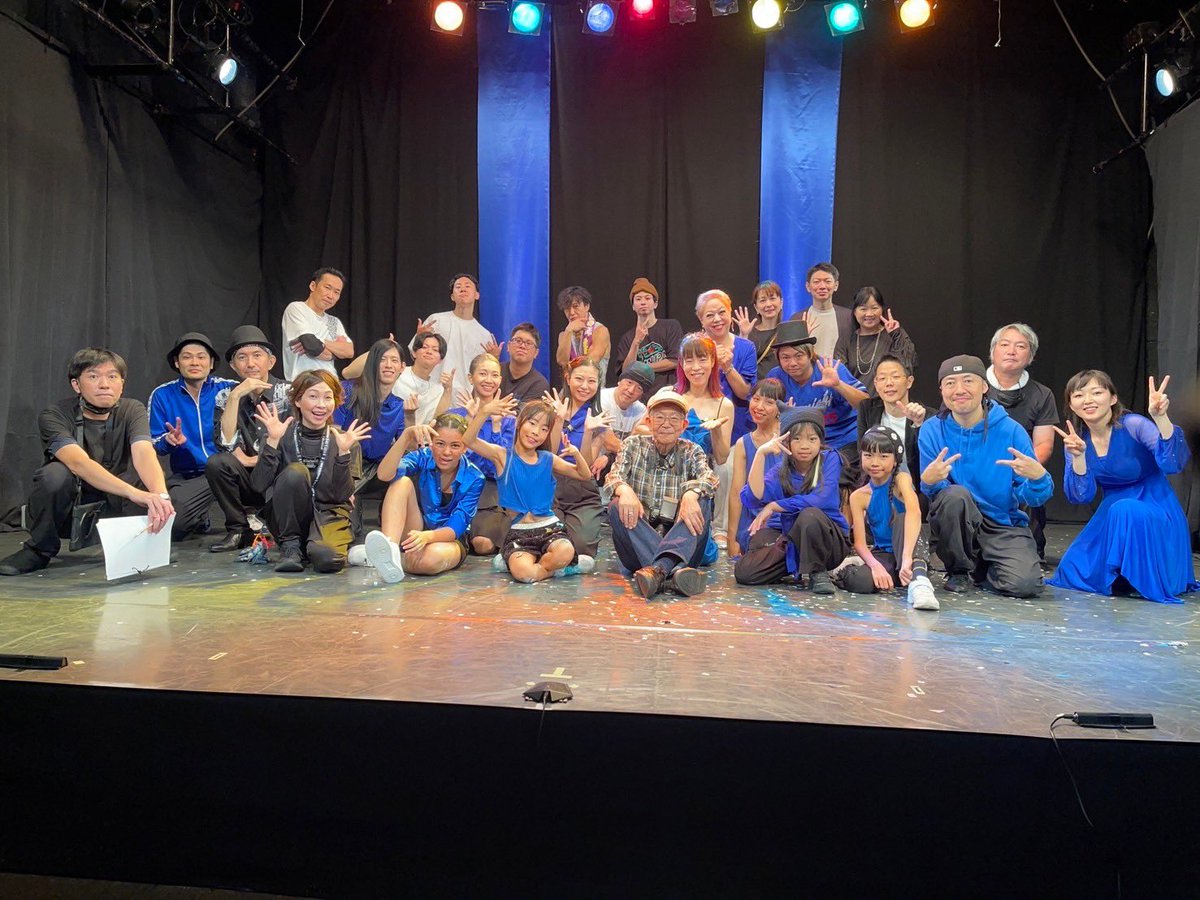 midori0508's tweet photo. ダンスと歌のショータイム、自主公演が無事に終演🥹
舞台裏でもスタッフさん達に支えられ怪我なく無事に終演できたこと感謝申し上げます🙏9歳から50代まで、国籍も様々いるのが良い。だってみんな違うから比べようがない。自分の存在そのものが特別なんだ、SOMEBODY✨それぞれ次の目標へ向かいます🙌 https://t.co/9Wsr537PkN