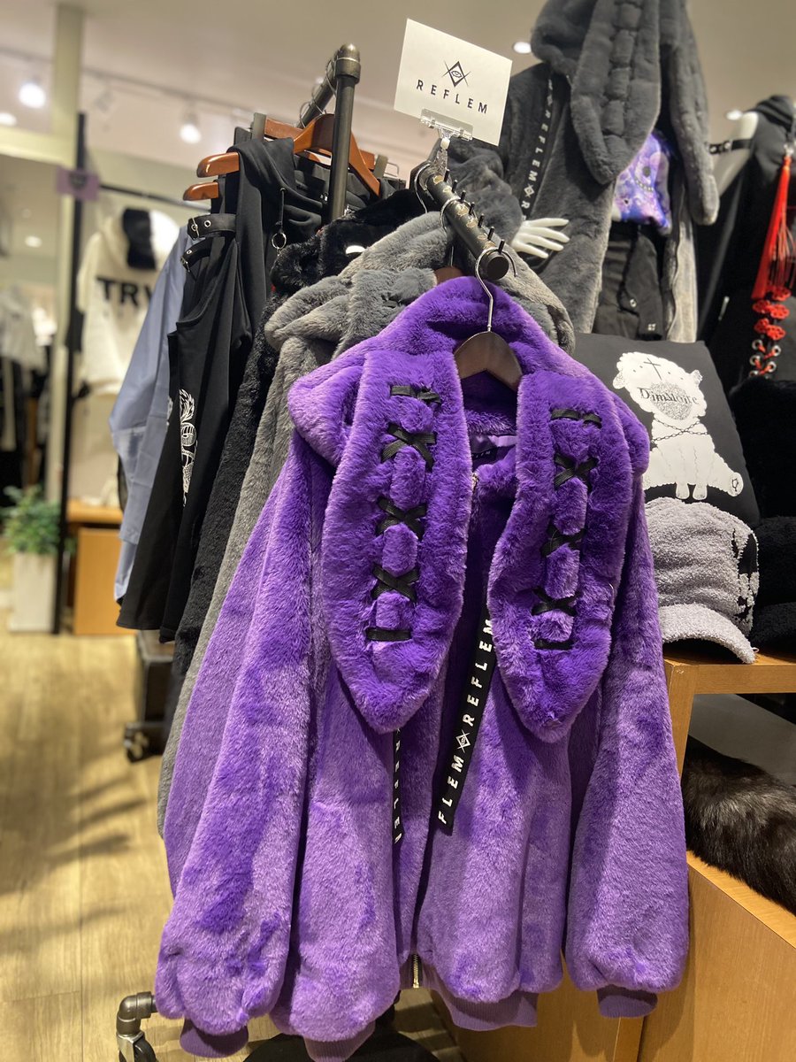 travas_yokohama's tweet photo. こんにちは!
本日も横浜店オープンしております!

11:00〜21:00

現在薄手のものからふわふわなアウターまで体温調節の難しい今にぴったりな物がたくさんあります！！✨✨

人気な骨やウサ耳、エルフやシンプルなものもあるので気になる方はぜひ!

本日もスタッフみんなで元気にお待ちしております!🐇 https://t.co/baAFfURXXD