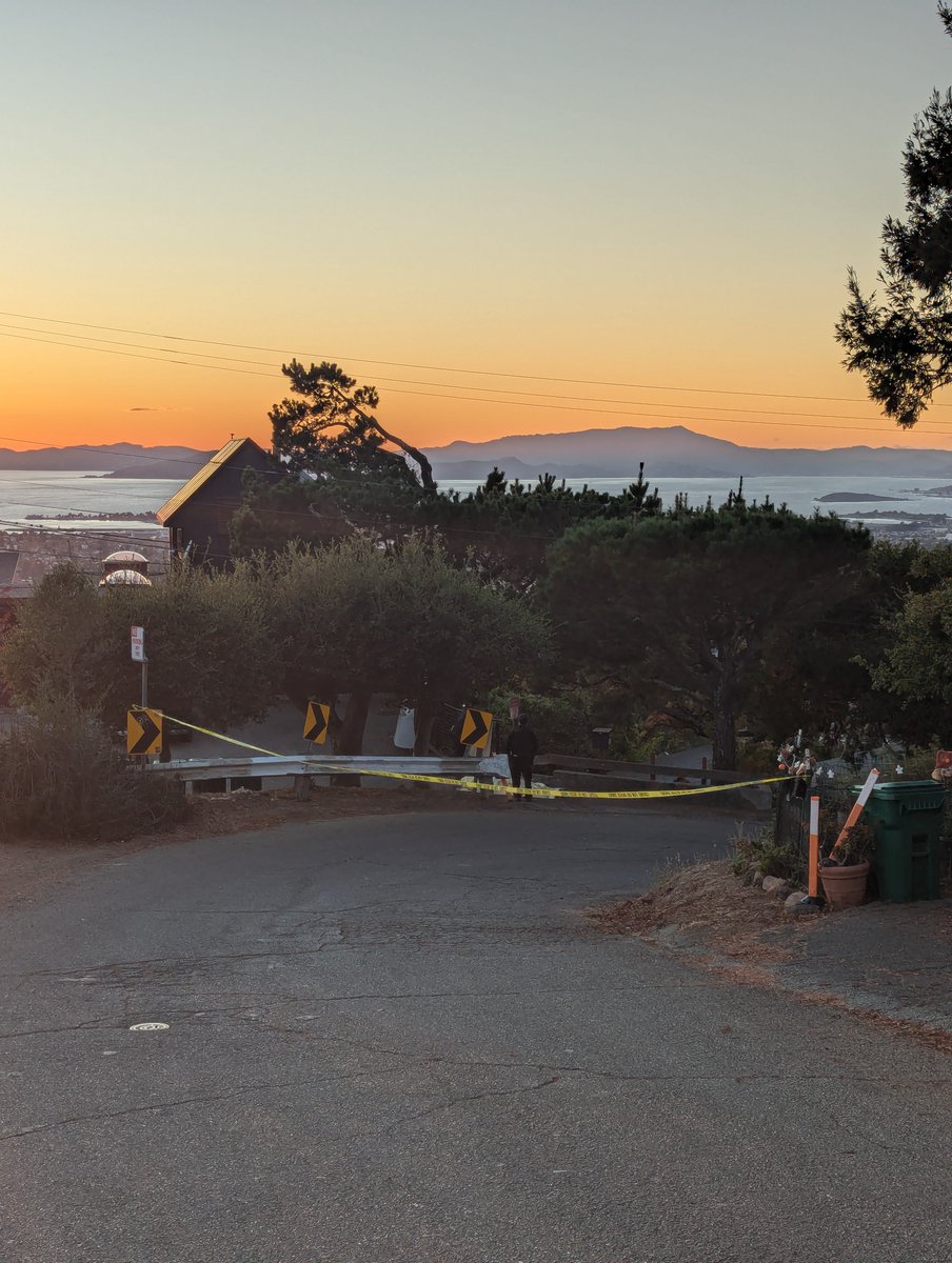 Horrifying: a cyclist crashed and died on his way down Panoramic. No car involved, just a tight turn at high speed on bad pavement. Police were bagging the body when I walked through.