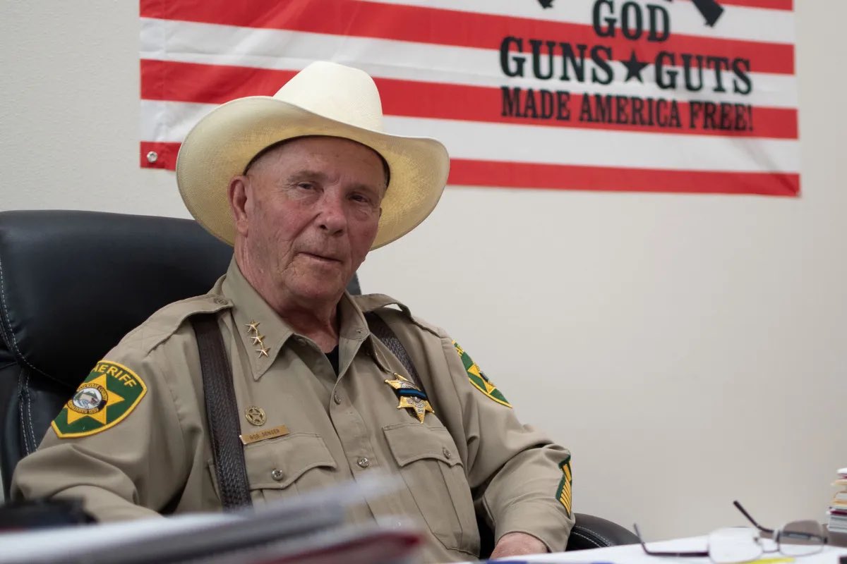 JohnMarchwick's tweet photo. It’s time people are held accountable like Bob Songer of Klickitat County, who are in positions of law enforcement abusing their power. This sheriff has publicly stated he won’t charge people who illegally kill wolves in his county (1/2) https://t.co/6ySH5sQ8pH