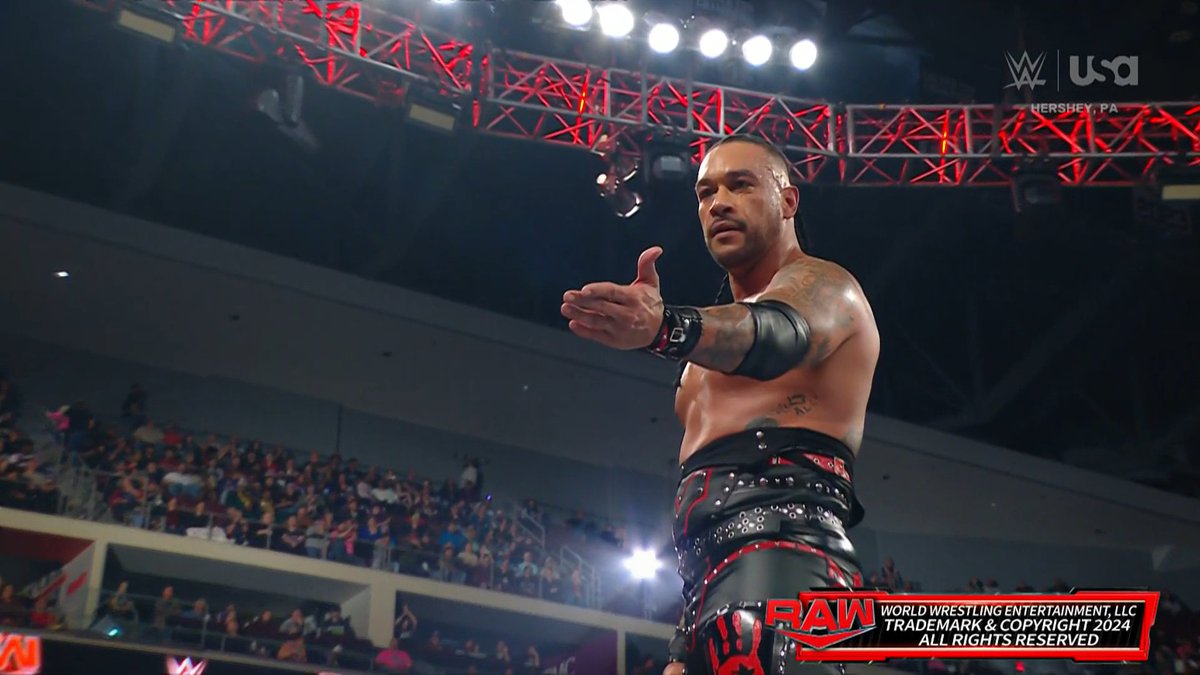 EliteClubS0B's tweet photo. THIS FEUD SHOULD END ASAP.

It was good at first, but now it's literally just holding everyone back and not doing anything for anyone.

It's sad to see that everyone involved in this feud has so much potential, but it's all going down the drain.

#WWERaw https://t.co/3nBjNYFhAm