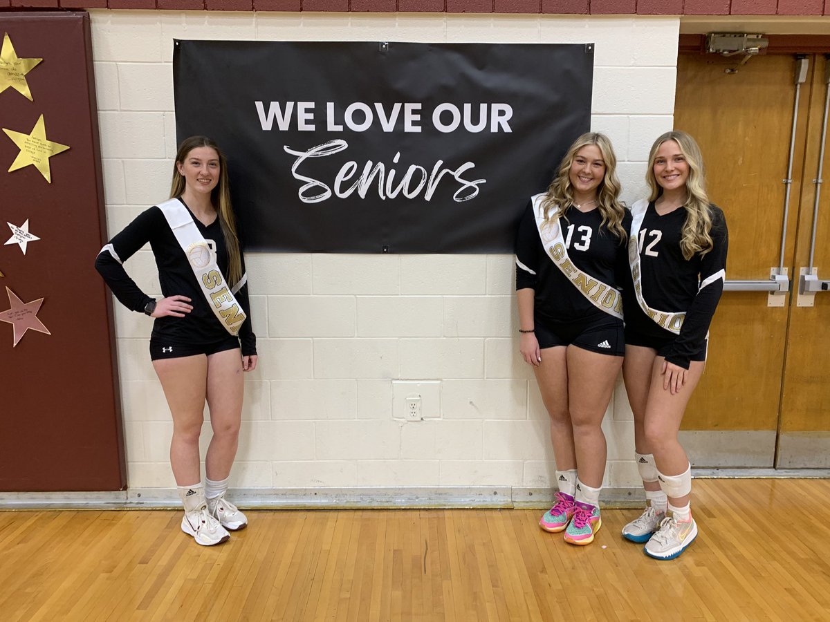 DavisonVolley's tweet photo. Davison gets the win over Port Huron tonight. Love getting a win on Seniors Night! Congrats to JV &amp; Freshman on their wins making it a program sweep! #davisonvolleyball #davisonmade #seniornight #programsweep https://t.co/VKW0wyKp25