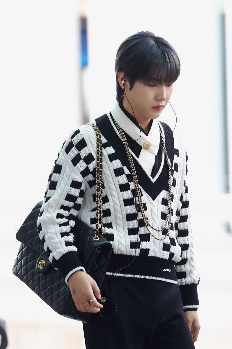 jellymoooo3's tweet photo. 241029 ICN✈️ 

우정반지 + 요드링💞

#런쥔 #RENJUN 
#엔시티드림 #NCTDREAM https://t.co/PYXUIjUVCb