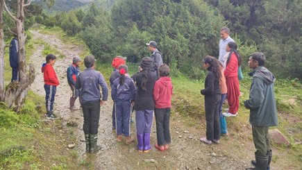 Know Your Frog Campaign !

Students and teachers explored local streams, identifying native frog species and learning about their habitats.  🐸🌿 (Dhorpatan, Nepal)
#KnowYourFrog #FrogConservation #DhorpatanHuntingReserve #FONNepal #StiftungArtenschutz