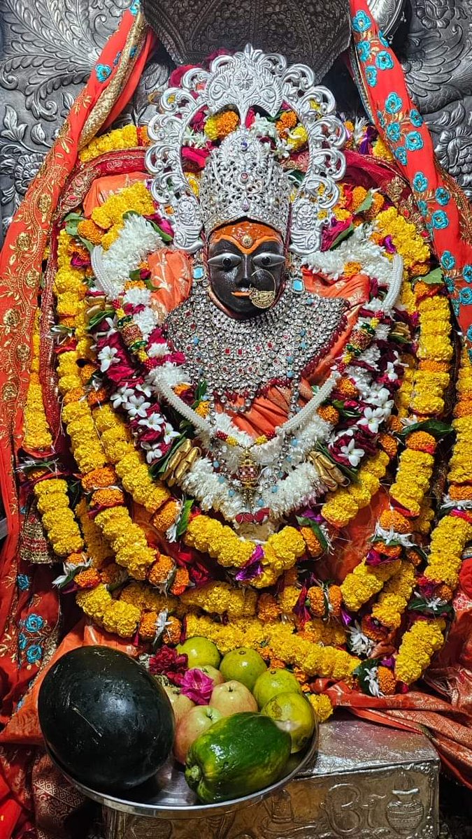 🌺त्रिकूट पर्वत पर विराजमान  विद्या और बुद्धि ज्ञान की देवी मां शारदा भवानी का आज प्रातः कालीन भव्य श्रृंगार दर्शन  दिनांक 29/10/2024 💐🤗❤️🌿🔱

🌿🔱जय शारदा माई 🔱🌿

        🙏🏻💐 सुप्रभात 💐🙏🏻

#रण_में_भगवाधारी