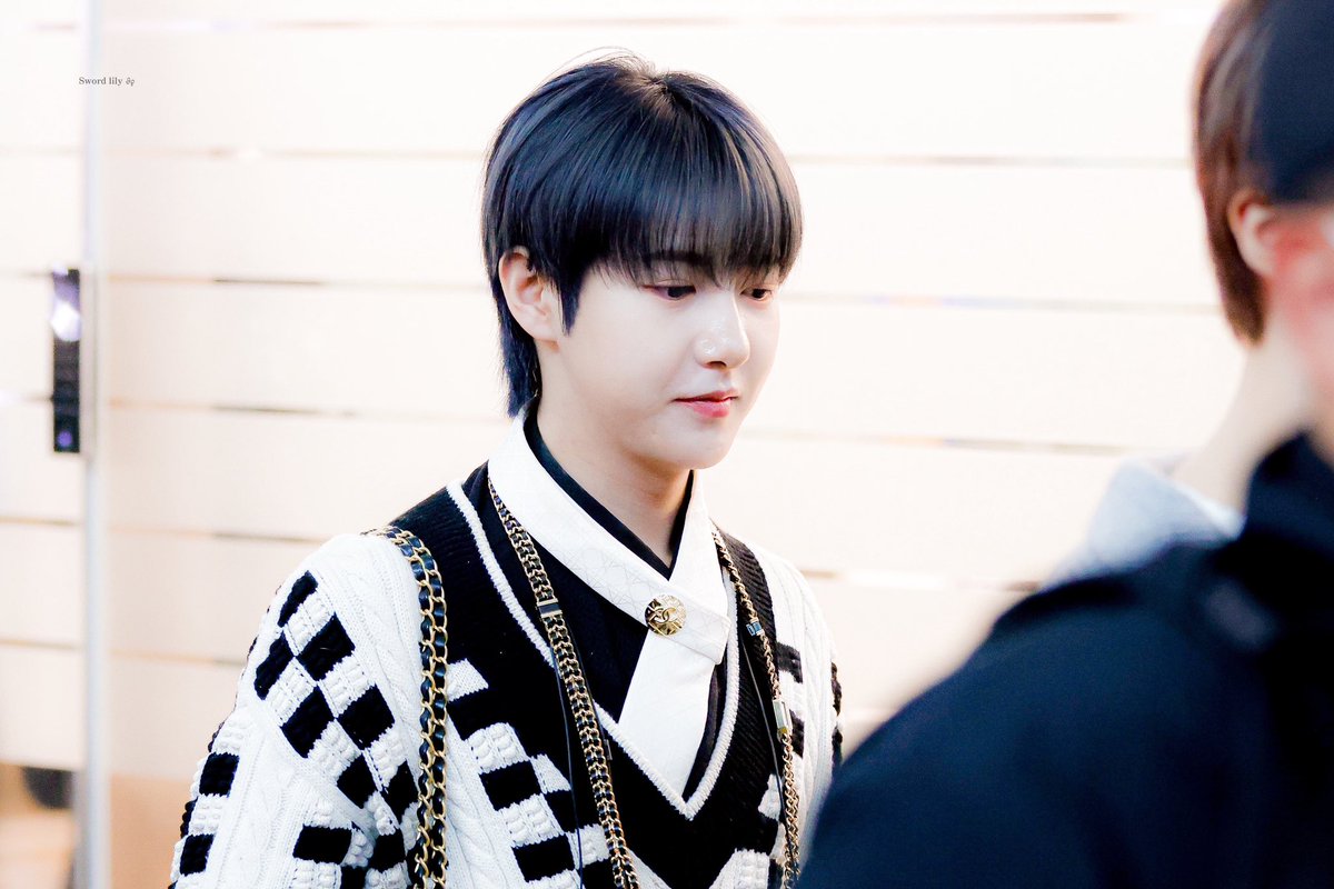 𝑺𝒘𝒐𝒓𝒅 𝒍𝒊𝒍𝒚 tweet media