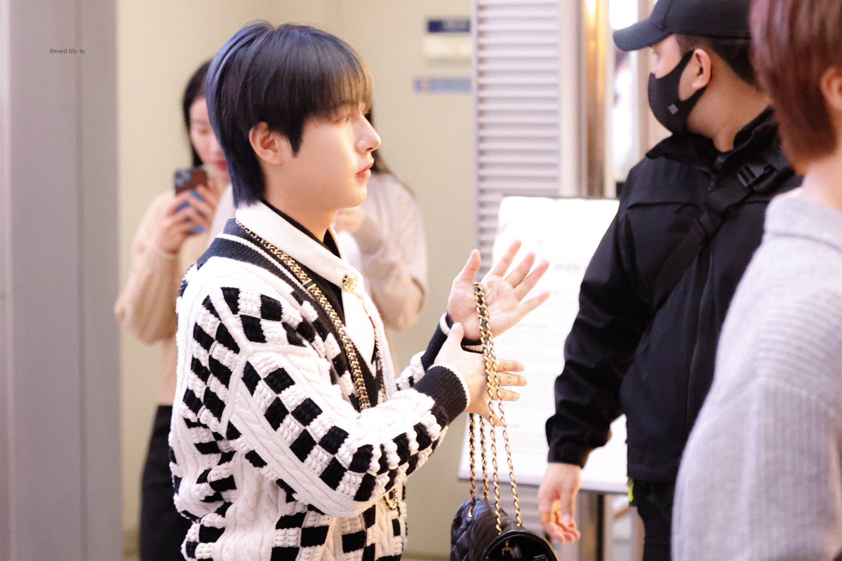 𝑺𝒘𝒐𝒓𝒅 𝒍𝒊𝒍𝒚 tweet media