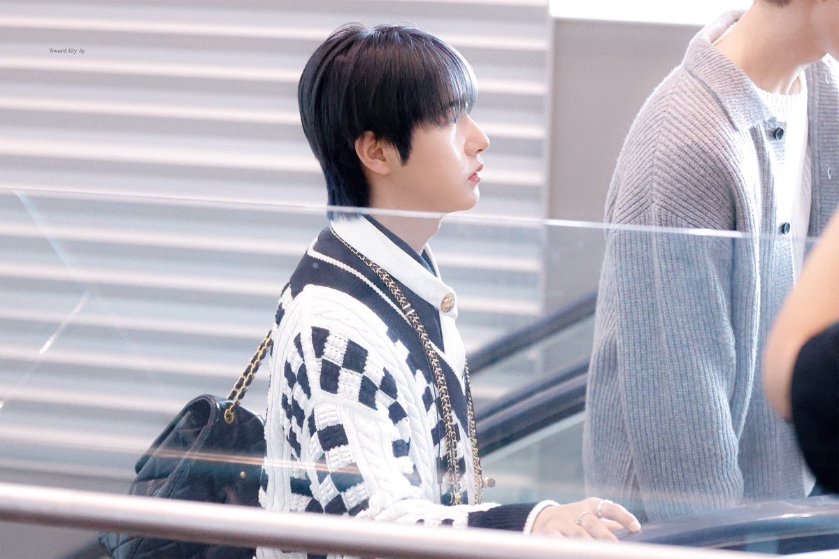 𝑺𝒘𝒐𝒓𝒅 𝒍𝒊𝒍𝒚 tweet media