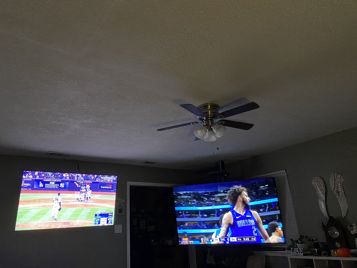 Chadilac_39's tweet photo. @theLindstrom @BenRogers @SkinWade @MFollowill @Dev34Harris I just use my antenna.  Free and works great https://t.co/sOKjUeZZRU