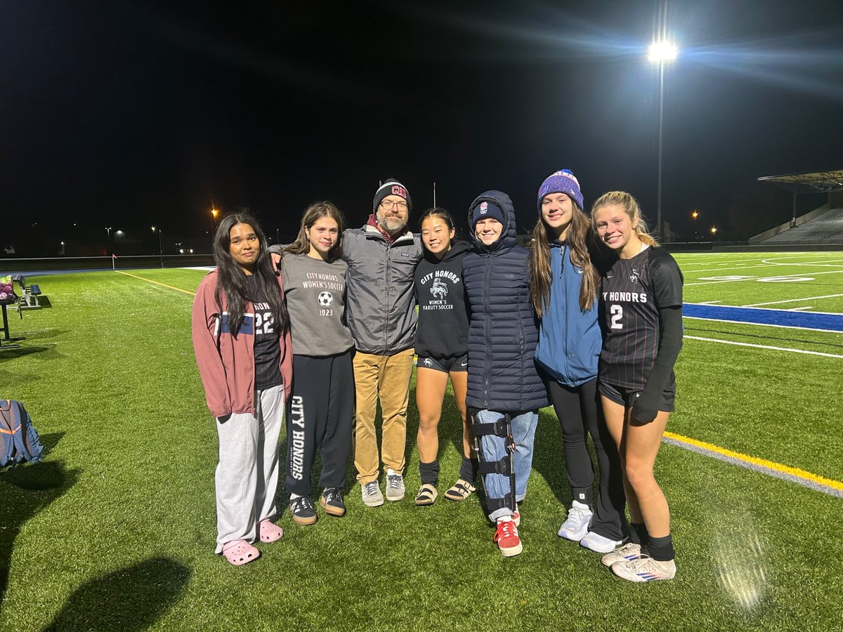 3-1 LOSS in Class A Semis to a relentless <a href="/Pi_ONE_er/">Pioneer Athletics Section VI</a> group. Congrats to them. Finished with 15-3-0 record. Our seniors leave a legacy of quality play  &amp; leadership. Chloe M w the 🦜. She put herself aside all year &amp; played GK all year for us. 

<a href="/BPSathletics/">Buffalo Athletics</a> 
<a href="/bufnewspreptalk/">BuffaloNewsPrepTalk</a>