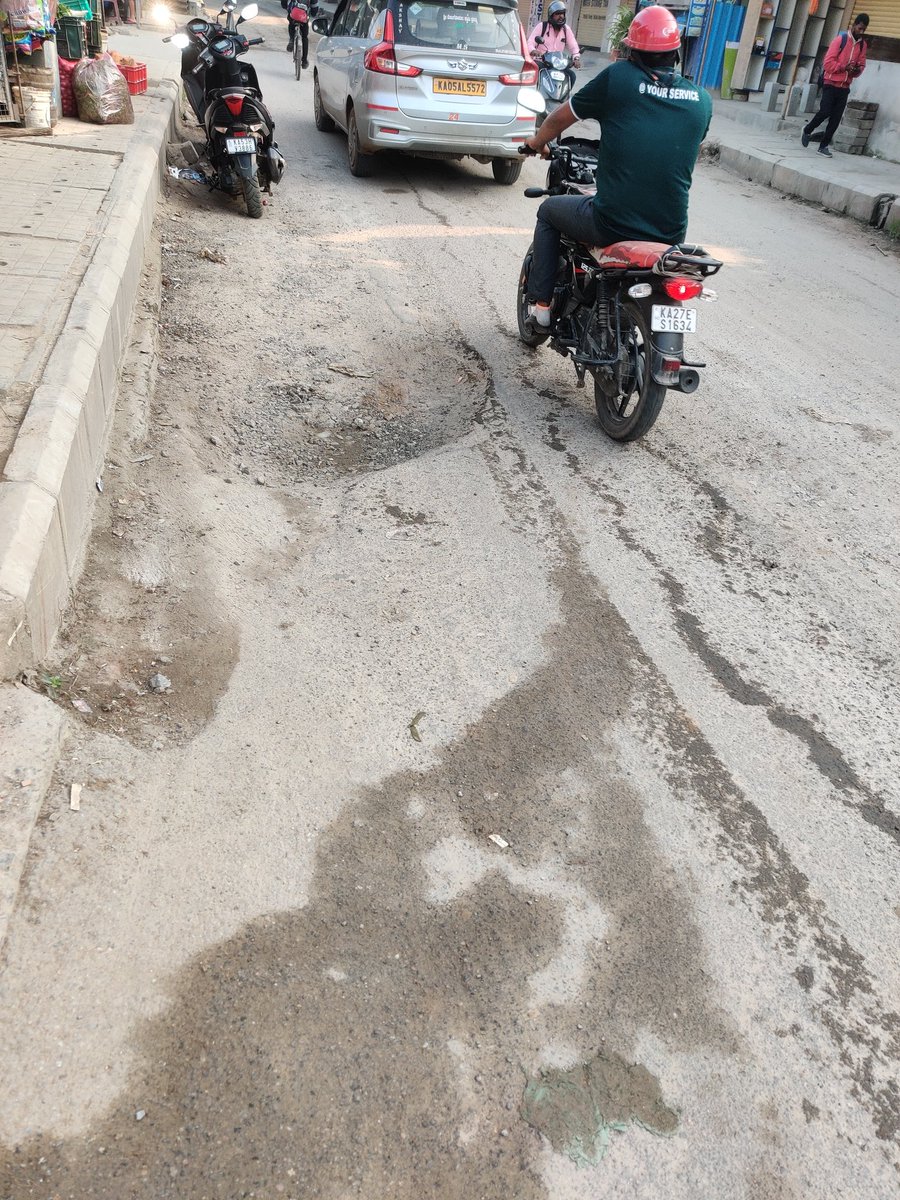 ghoshtwits's tweet photo. @ICCCBengaluru @BBMPCOMM https://t.co/EviPyibYEP is the location with fresh photos . Kindly come and do a check yourself and I am sure you will take immediate action. https://t.co/4hkwhwdT7u