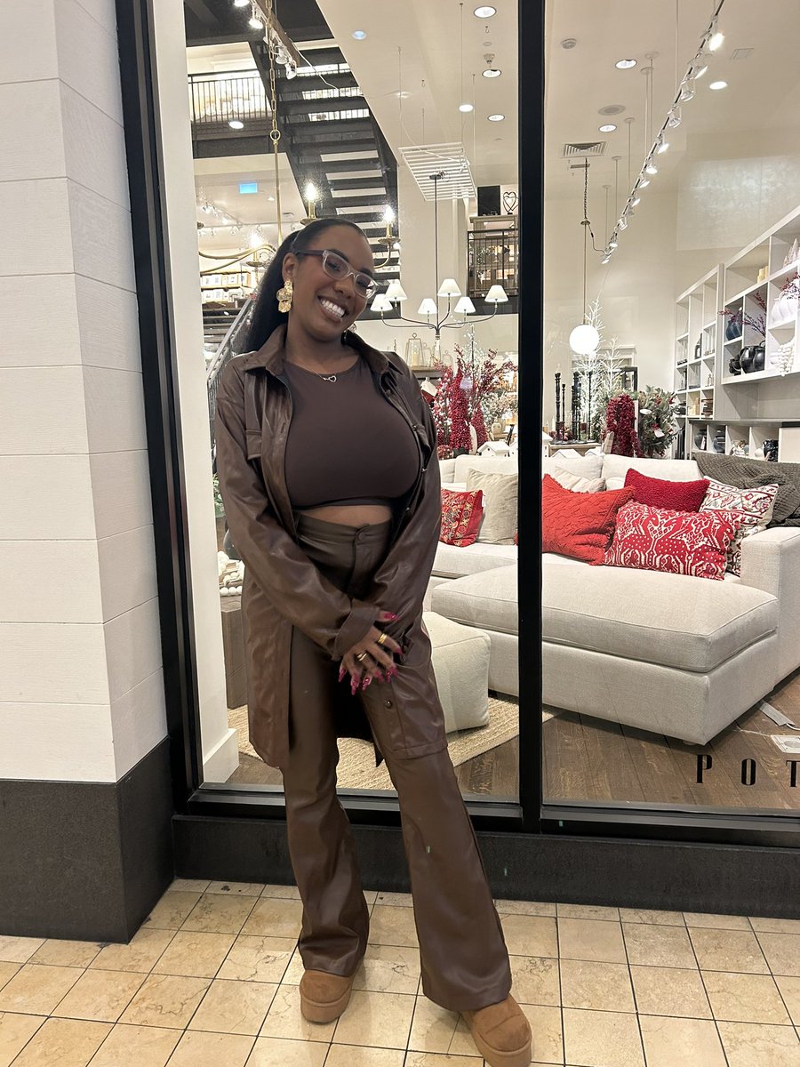 lauren_808's tweet photo. Hey Siri, play Brown Suga by D’Angelo https://t.co/mDgqsh44zm
