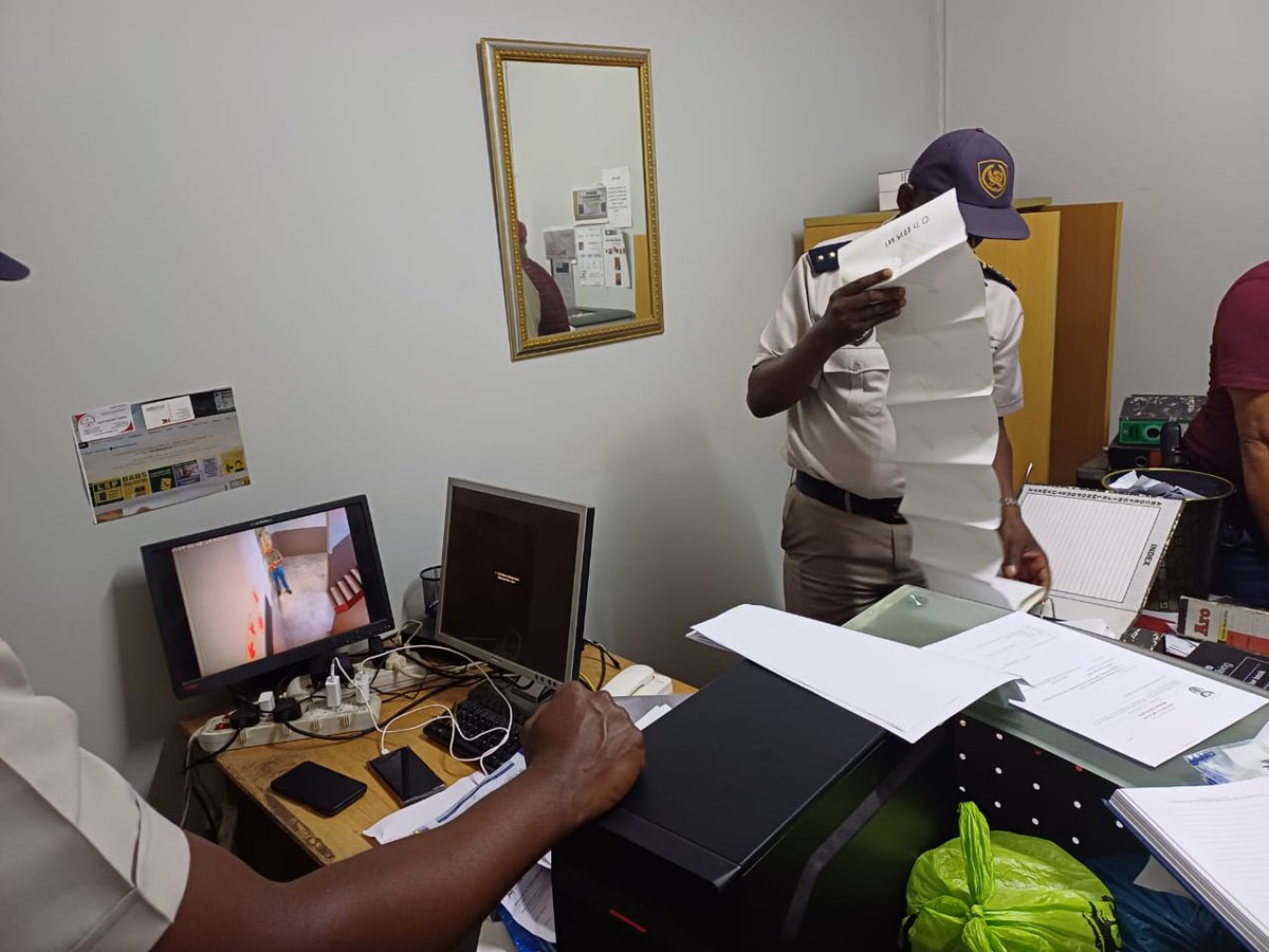 FaizelPatel143's tweet photo. Three people have been arrested after police uncovered an office allegedly used to help foreign nationals gain South African citizenships through illegal marriages to South African women in KZN. #FakeDocs #ForeignNationals #HomeAffairs #KZN #Police @TheCitizen_News https://t.co/ZNmYEu8tGY