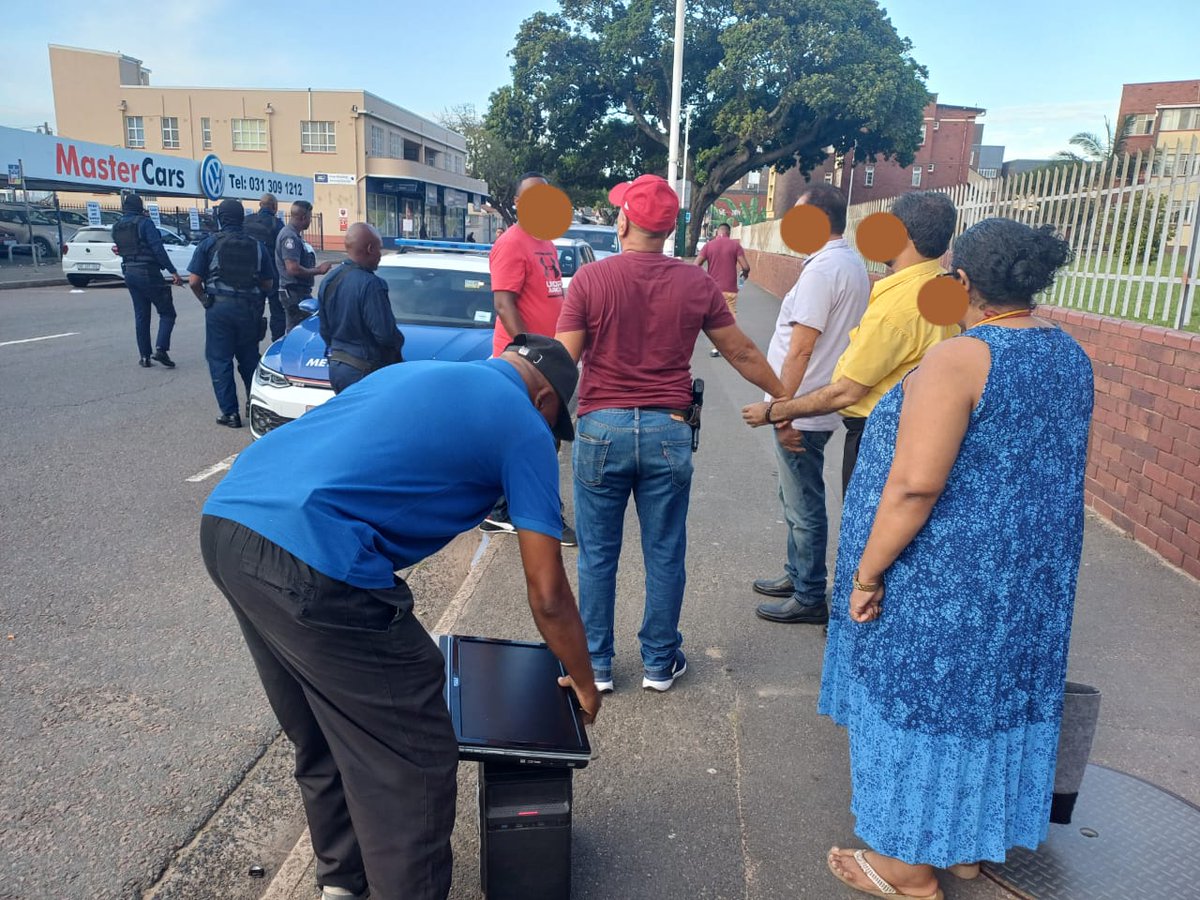 FaizelPatel143's tweet photo. Three people have been arrested after police uncovered an office allegedly used to help foreign nationals gain South African citizenships through illegal marriages to South African women in KZN. #FakeDocs #ForeignNationals #HomeAffairs #KZN #Police @TheCitizen_News https://t.co/ZNmYEu8tGY