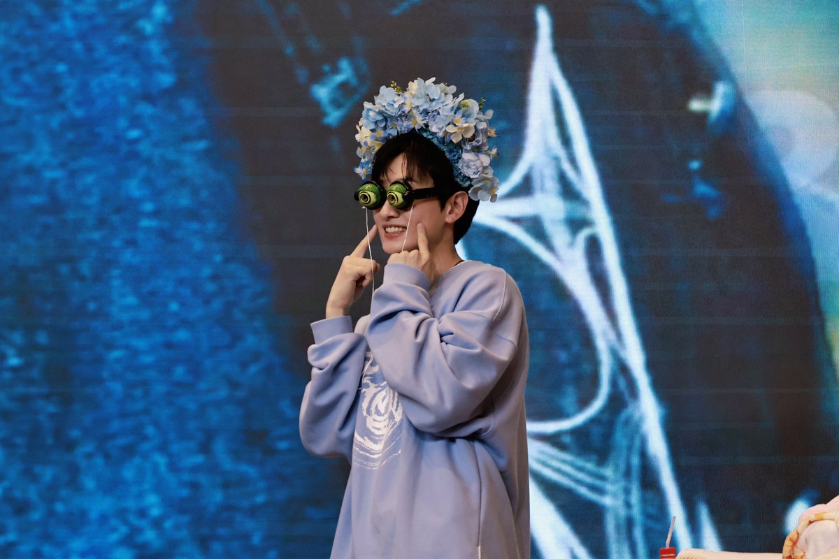 LWing93's tweet photo. 20241027 광저우 팬싸인
带簪花的BB猪🌸🐷

#EUNHYUK 
#ウニョク 
#은혁 
#이혁재
#슈퍼주니어DnE 
#SuperJuniorDnE https://t.co/Yble0uOCoQ