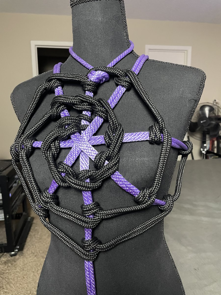 wesleytb13's tweet image. Finally got my mannequin tonight and decided to do a spooky inspired tie I saw on a youtube channel from a guy named Rory. Was a lot of fun to do despite taking a while! So how it started vs. how it ended.