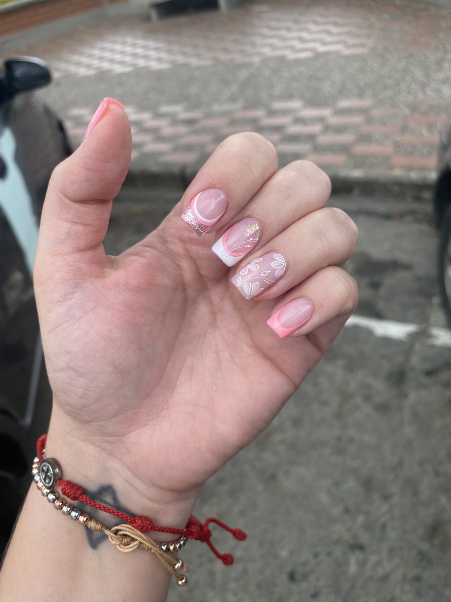 MaryBell_'s tweet photo. Que pesar uno tener unas uñas tan lindas y no tener a quien arañarle la espalda https://t.co/FSnU9TOHwr