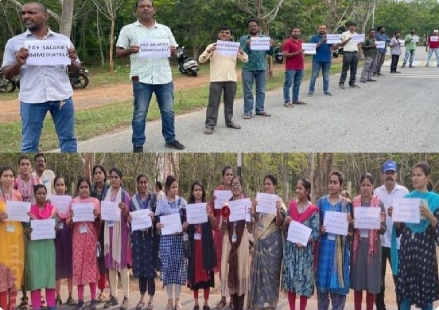 disisalla1's tweet photo. Hon' Kumaraswamy ji,
We are proud that under your leadership, Visakha steel workers did not receive their salaries during the month of Dussehra and Diwali, as never before in the history of the last forty years. 🙏
 Regards, 
Vizag Steel Employees 
@HDKumarasw30951 https://t.co/qIS2unUfpV