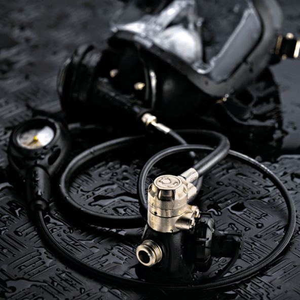 Interspiro_US's tweet photo. The Divator RS4 features an extremely rugged design for high performance, specifically geared to meet the highest requirements of our toughest professional divers.

https://t.co/KO3nOJo182 https://t.co/d7hr4V9brC