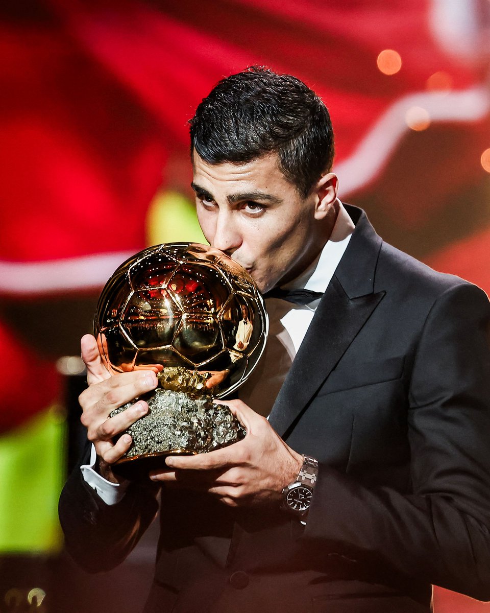 PATUL3TO's tweet photo. Después de 64 años, España tiene otro balón de oro, muchos se quedaron por el camino Xavi, Iniesta, Raúl, Casillas...hoy más que nunca ¡Viva España! https://t.co/LGogJlH1i6