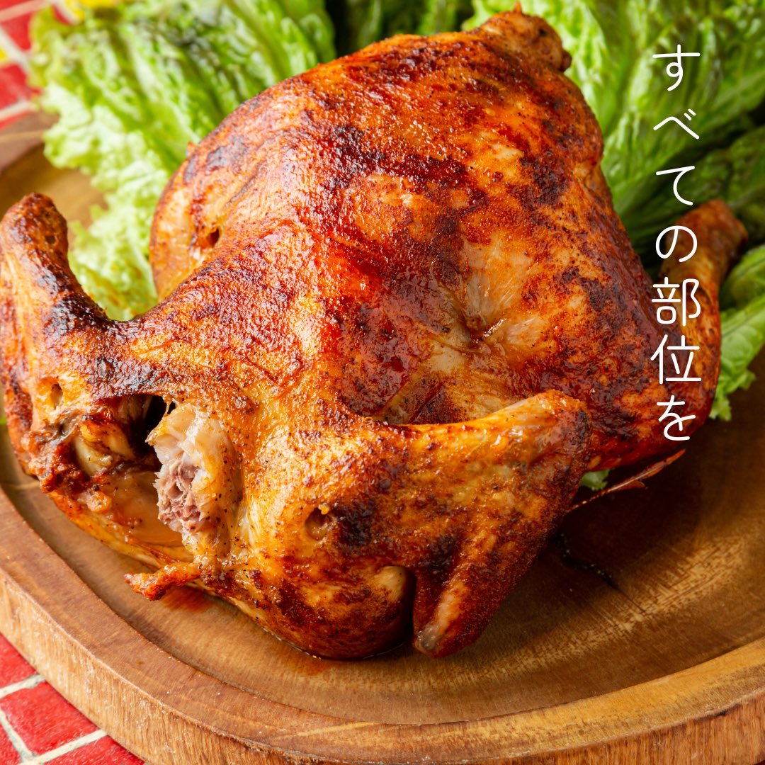 FJF_CHICKEN's tweet photo. 🐔なんばでわいの丸焼きが食べられるのは
ここだけちゃうかぁ～？😏

まるっと一羽やからモモもムネも手羽も骨の髄までしゃぶりつくせる！
みんなで食べ比べしてみてなぁ～😏
▼フォローで一皿無料！
@FJF_CHICKEN 
#なんば焼鳥 #難波焼鳥  
#なんばグルメ #難波グルメ 
#なんばディナー #難波ディナー https://t.co/V2Z9R6JT6q