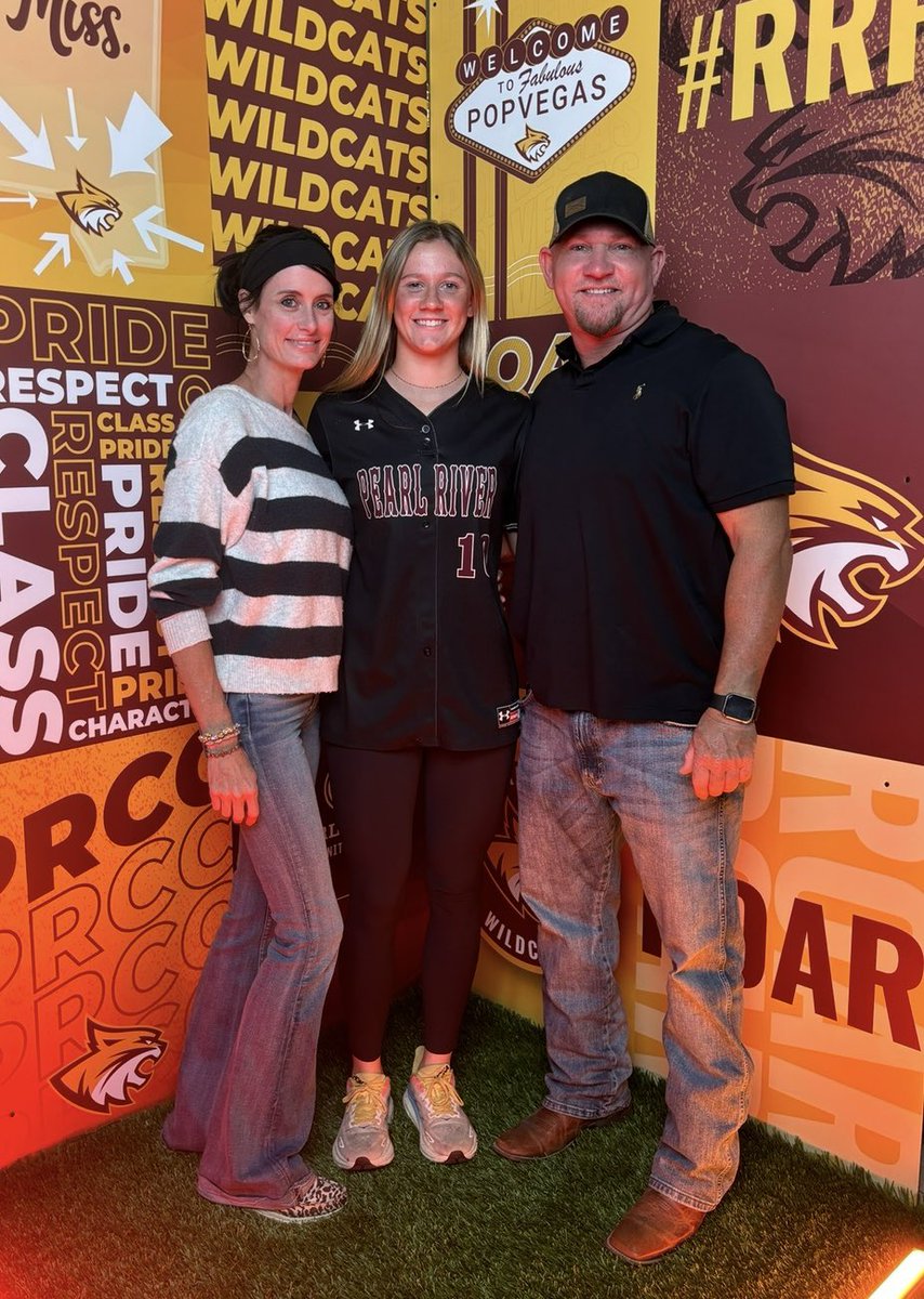 Thank you <a href="/PearlRiverSB/">Pearl River Softball</a> for taking me on a visit today!! I had a great time seeing campus!! <a href="/CoachMeeks_PRCC/">Christie Meeks</a>