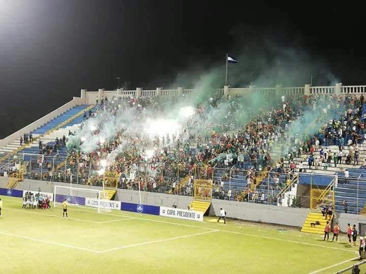 Verdecapo3's tweet photo. 📍 Este sabado volvemos a jugar una edicion mas del clasico sampedrano partido para el cual Invitamos a toda la Gran aficion Verdolaga a que nos acompañen ALENTAR AL VERDE DE NUESTROS CORAZONES 🇭🇺

PODREMOS ENTRAR ✅
PODREMOS USAR CAMISETA ✅
TENDREMOS CAMINATA ✅ https://t.co/HF2Uzuvur6