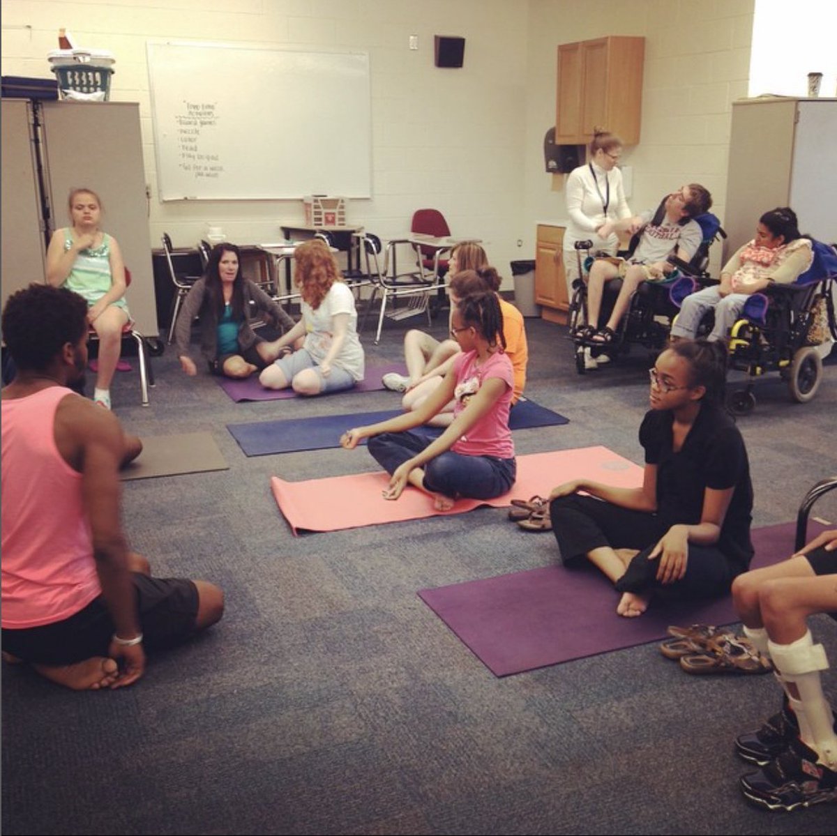 Maxflowyoga tweet media